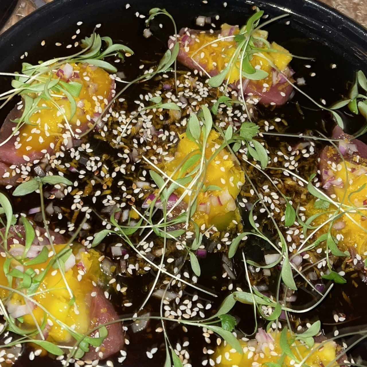 Tiradito de Atún Con los mangos bajitos (GF)