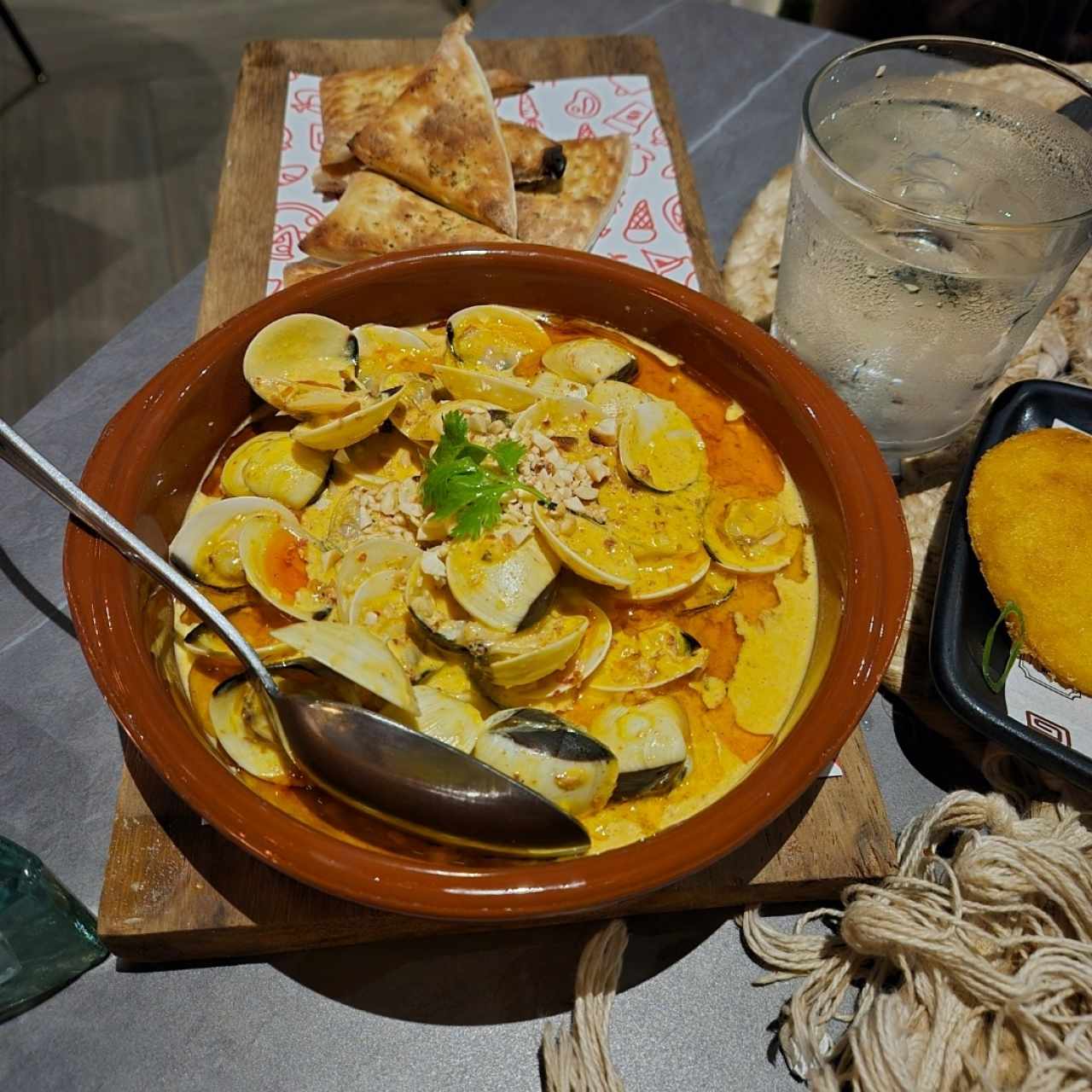 Almejas y Chorizo Tableño Hasta la Guacha
