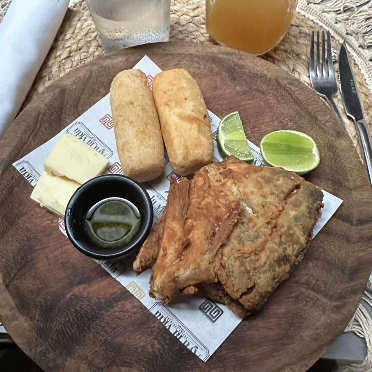 Pescado frito con carimañola 