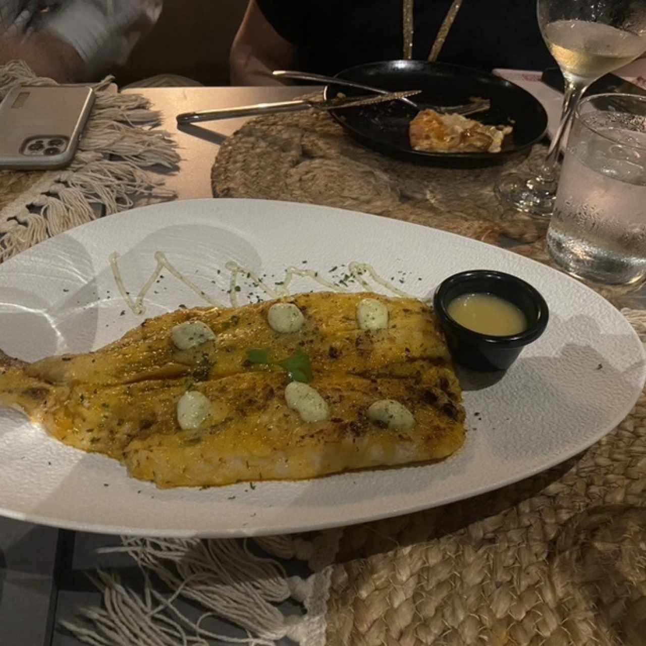 Pescas del día con salsa pal el pescao (GF)