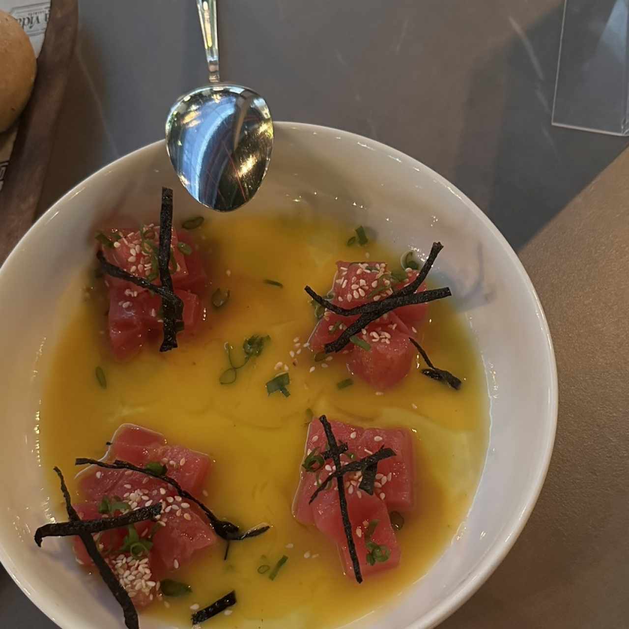 Tiradito de Atún Con los mangos bajitos (GF)