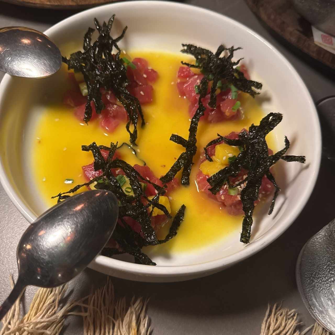 Tiradito de Atún Con los mangos bajitos (GF)