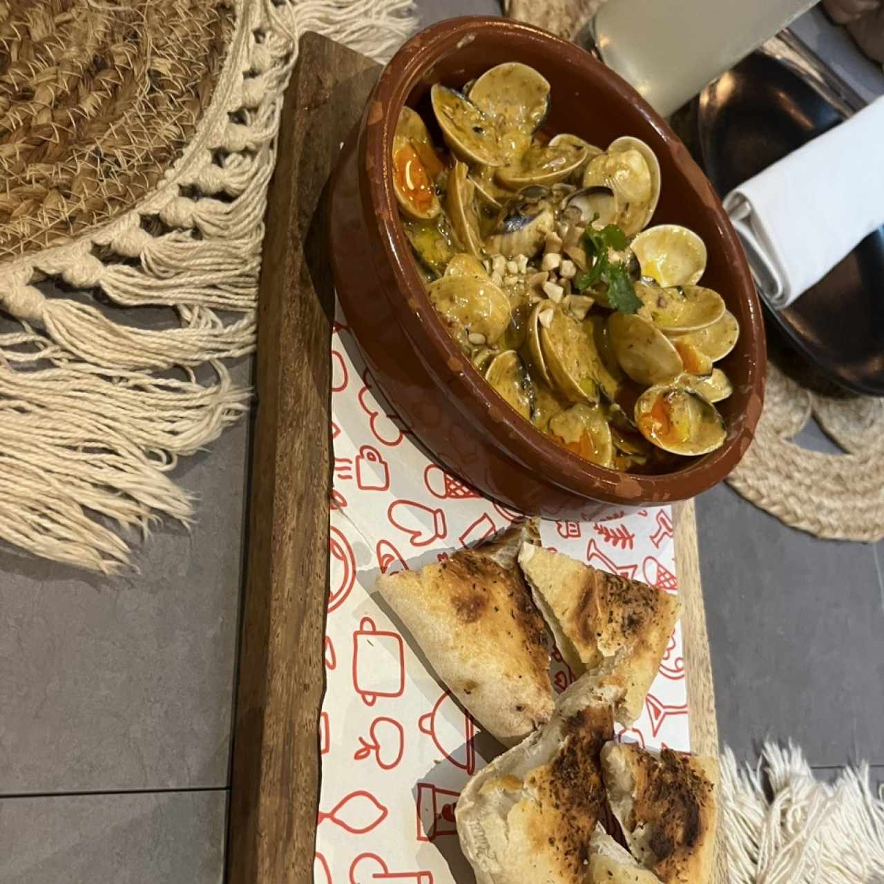 Almejas y Chorizo Tableño Hasta la Guacha