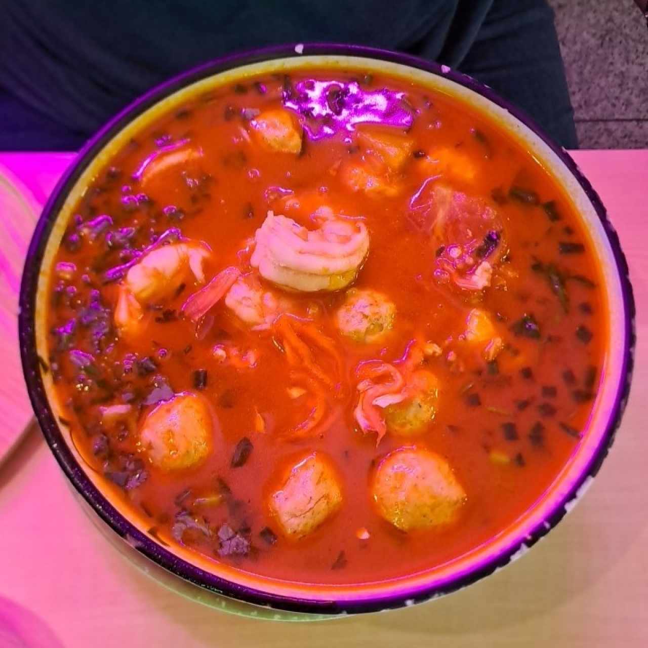 Sopa Pho de Bolitas de Pescado
