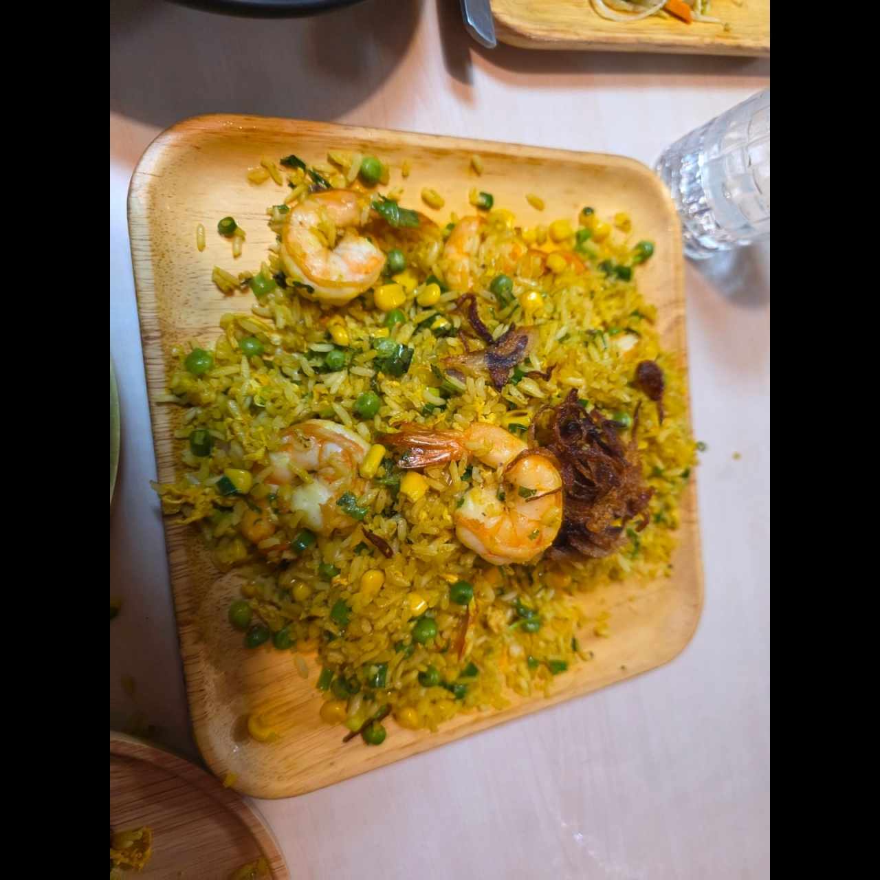 arroz frito con camarones