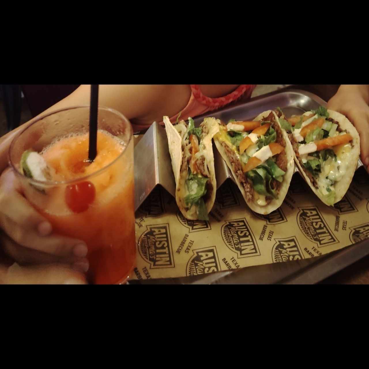 Tacos Mama's y limonada de cereza frozen