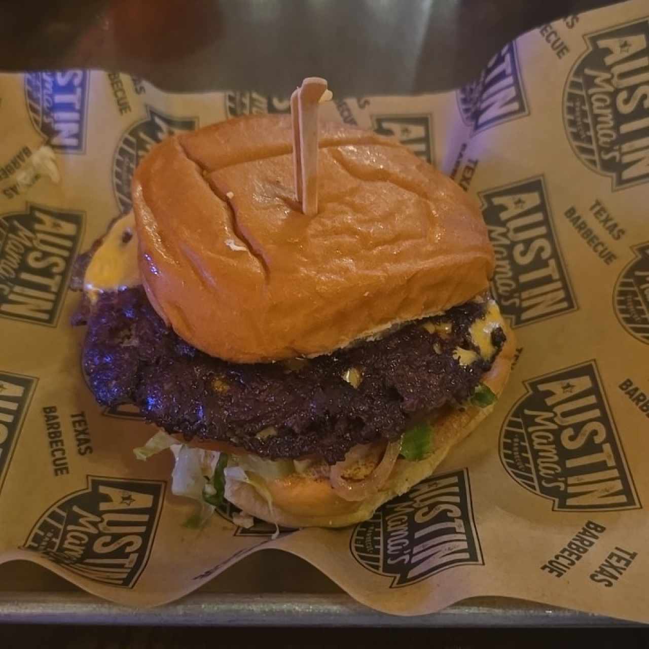Sandwiches & Spuds - Mamas Classic Burger