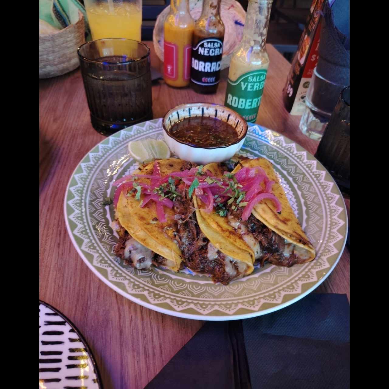 TACOS PRETTYS - QUESABIRRIA ORDEN DE 3