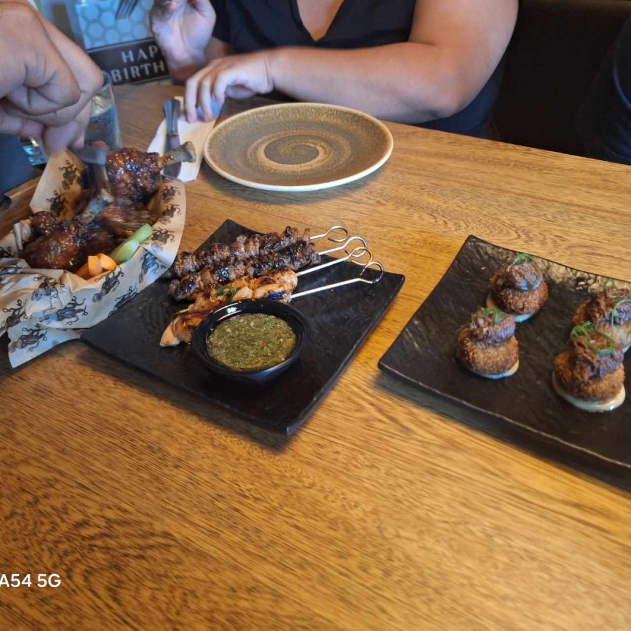 chupetones, carne en palito y la croquetas