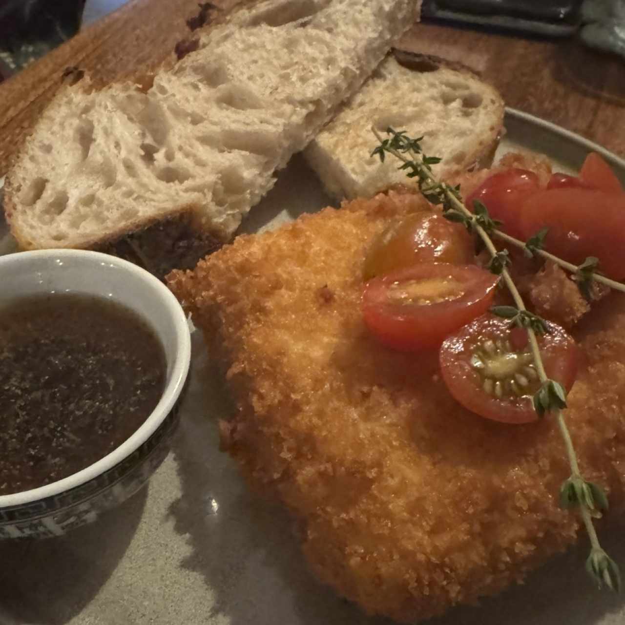 Queso feta frito con miel