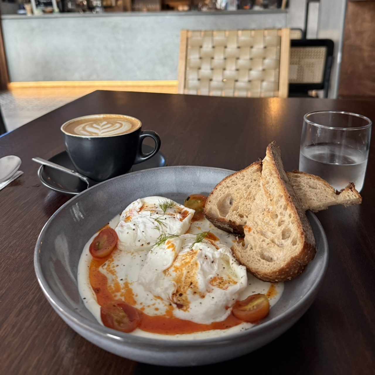 Huevos: Dos huevos Fritos o Revueltos
