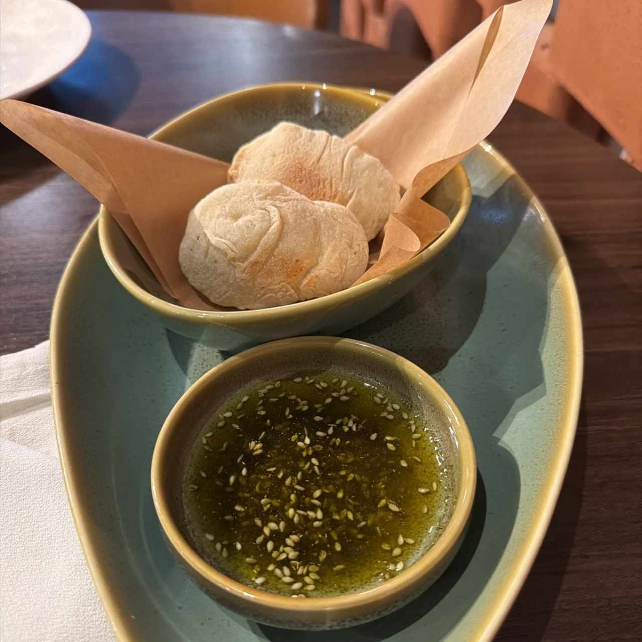 Pan de la casa con aceite de oliva