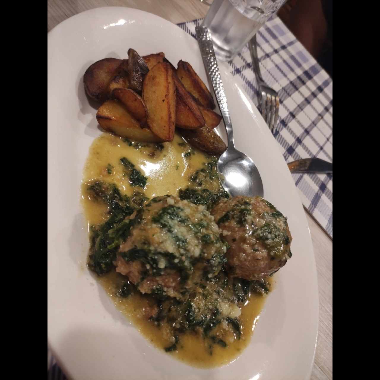 albóndigas rellenas de espinacas