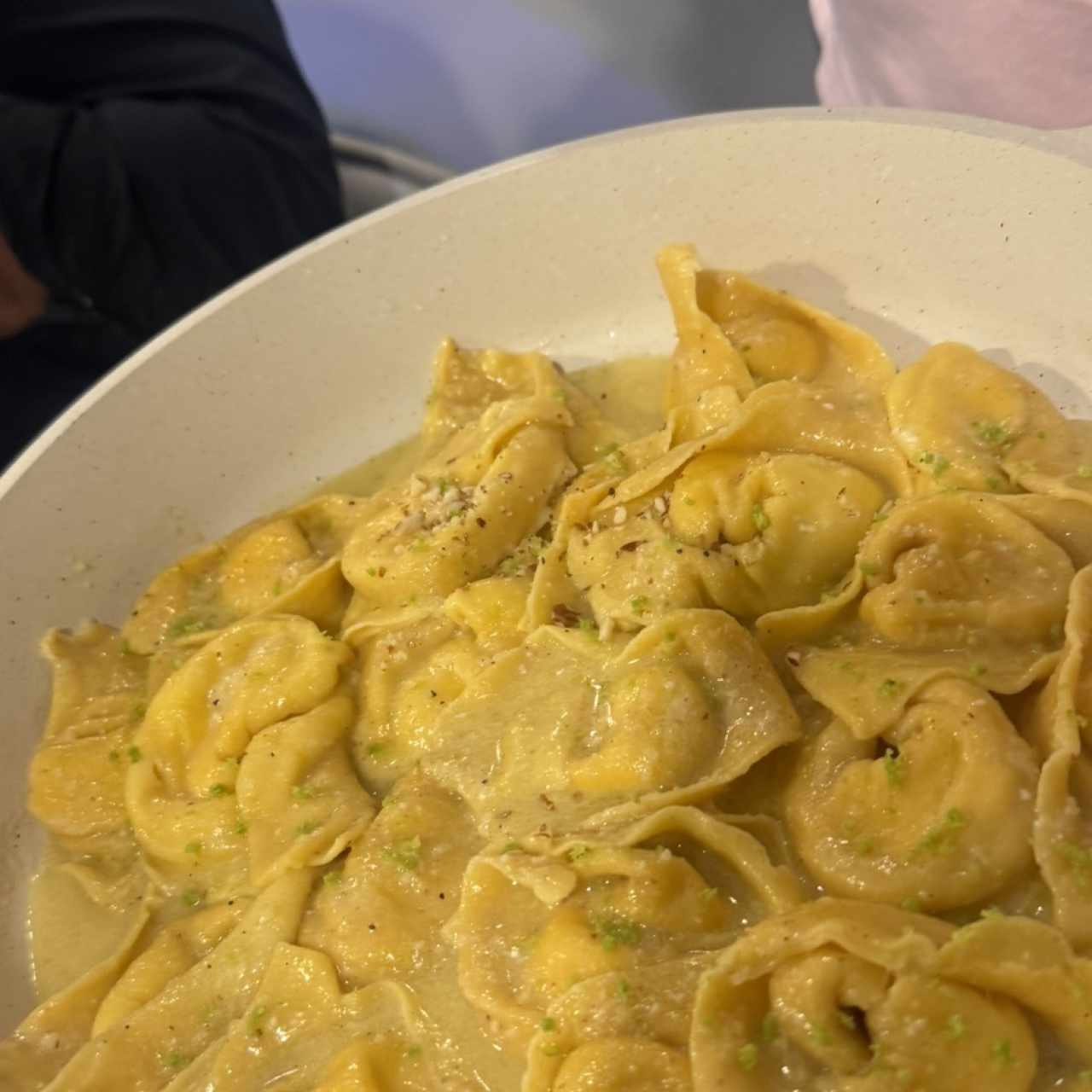 Tortellone con limón y ricotta