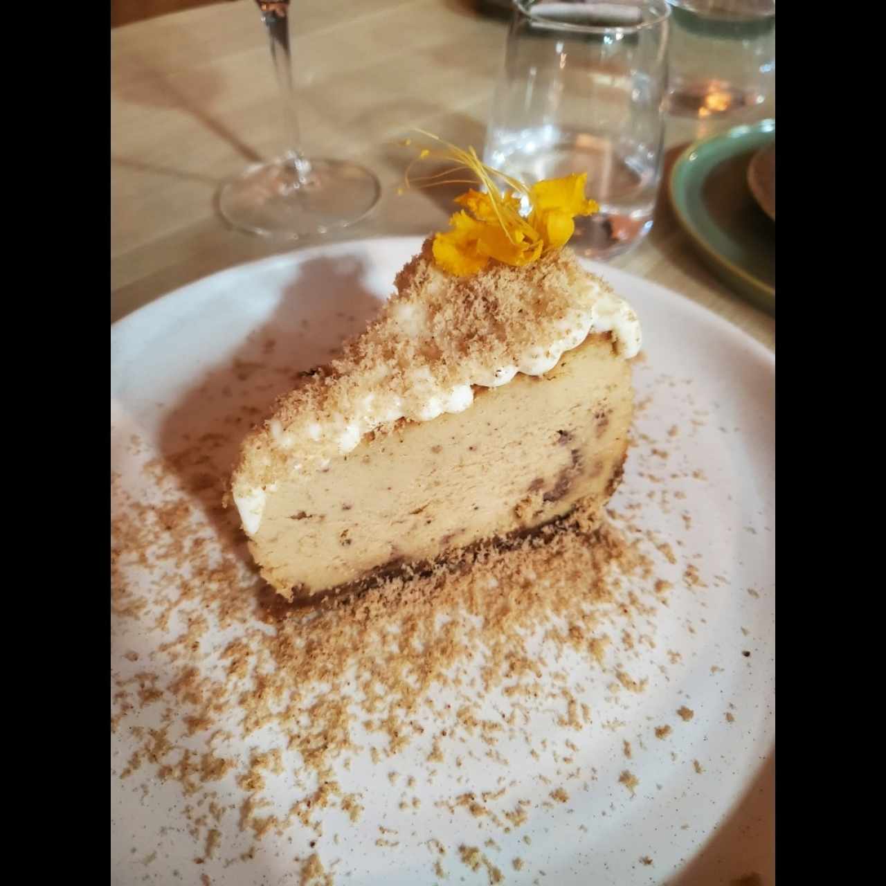 Cinnamon Roll Cheesecake 