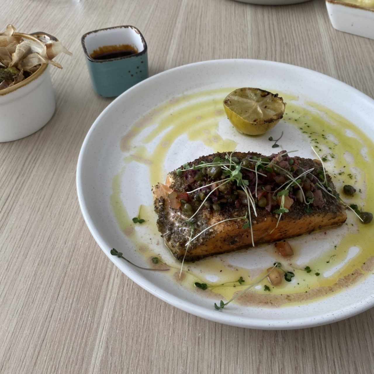 Platos Fuertes - Salmón Mediterráneo