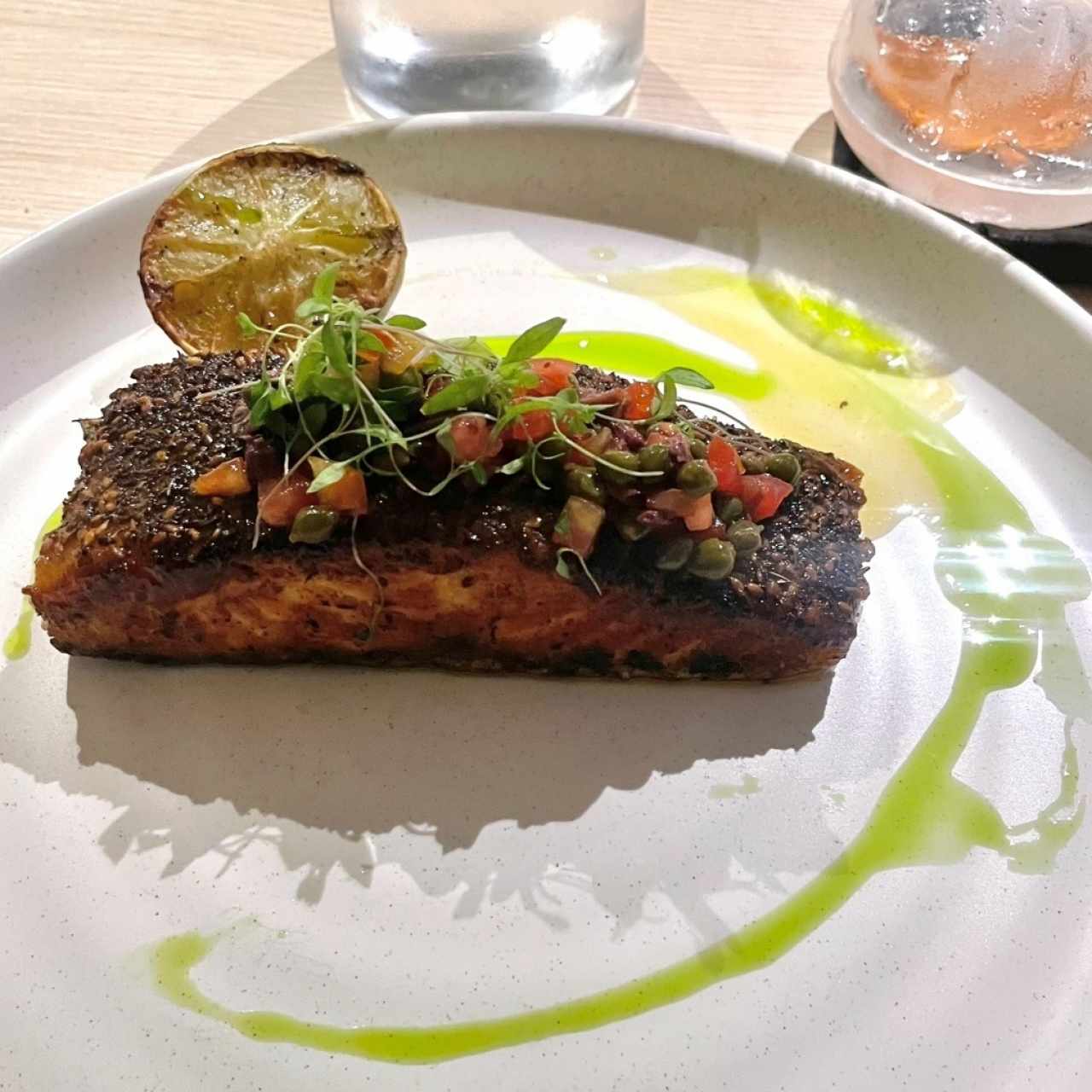 Platos Fuertes - Salmón Mediterráneo