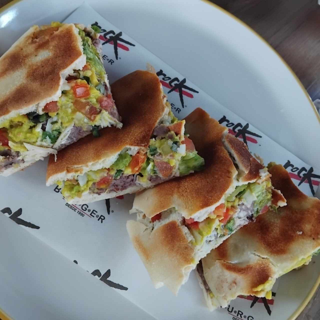 Sandwiches - Frijolada con Pollo
