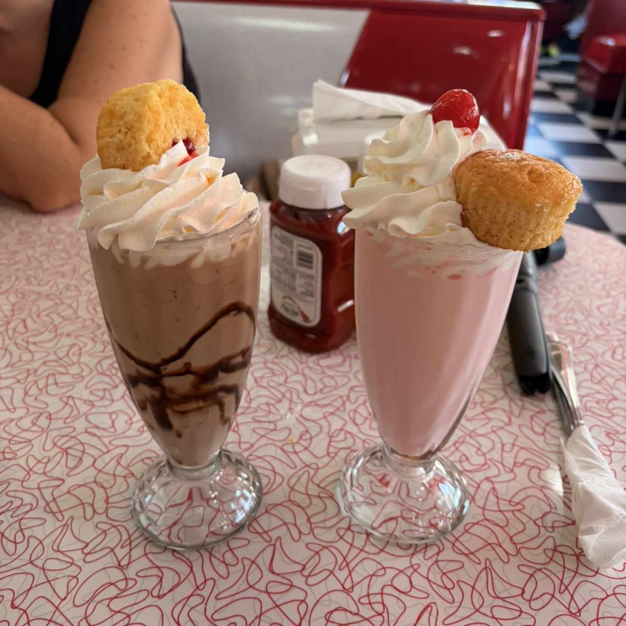 Milkshake banana nutella y milkshake de fresa