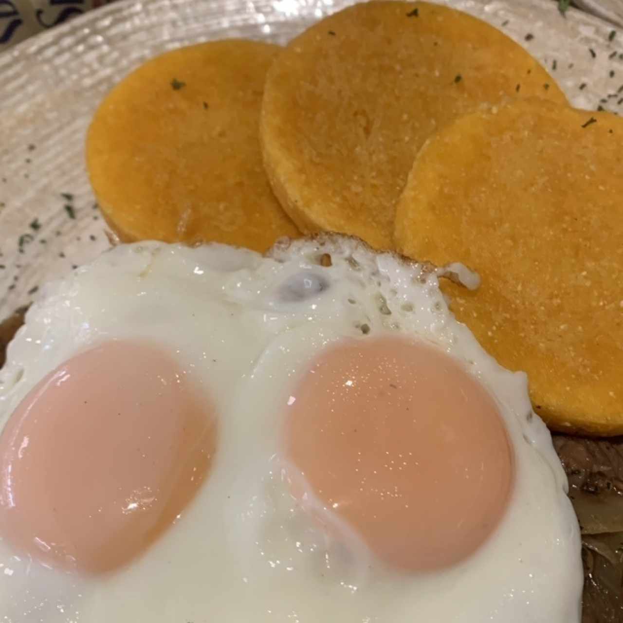 Bisteck Encebollado con Tortilla