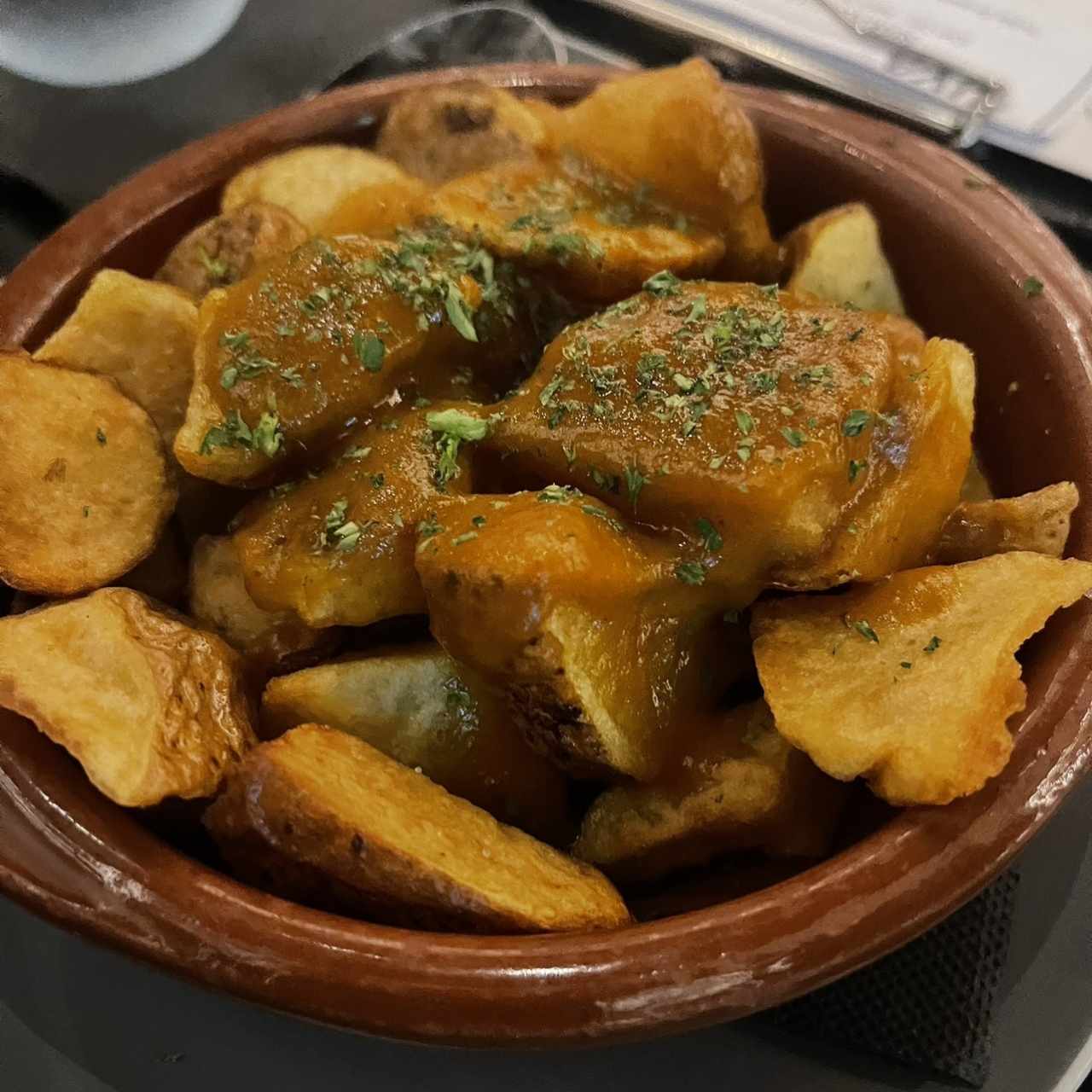Papa Brava con mojo Picón verde (Cilantro)