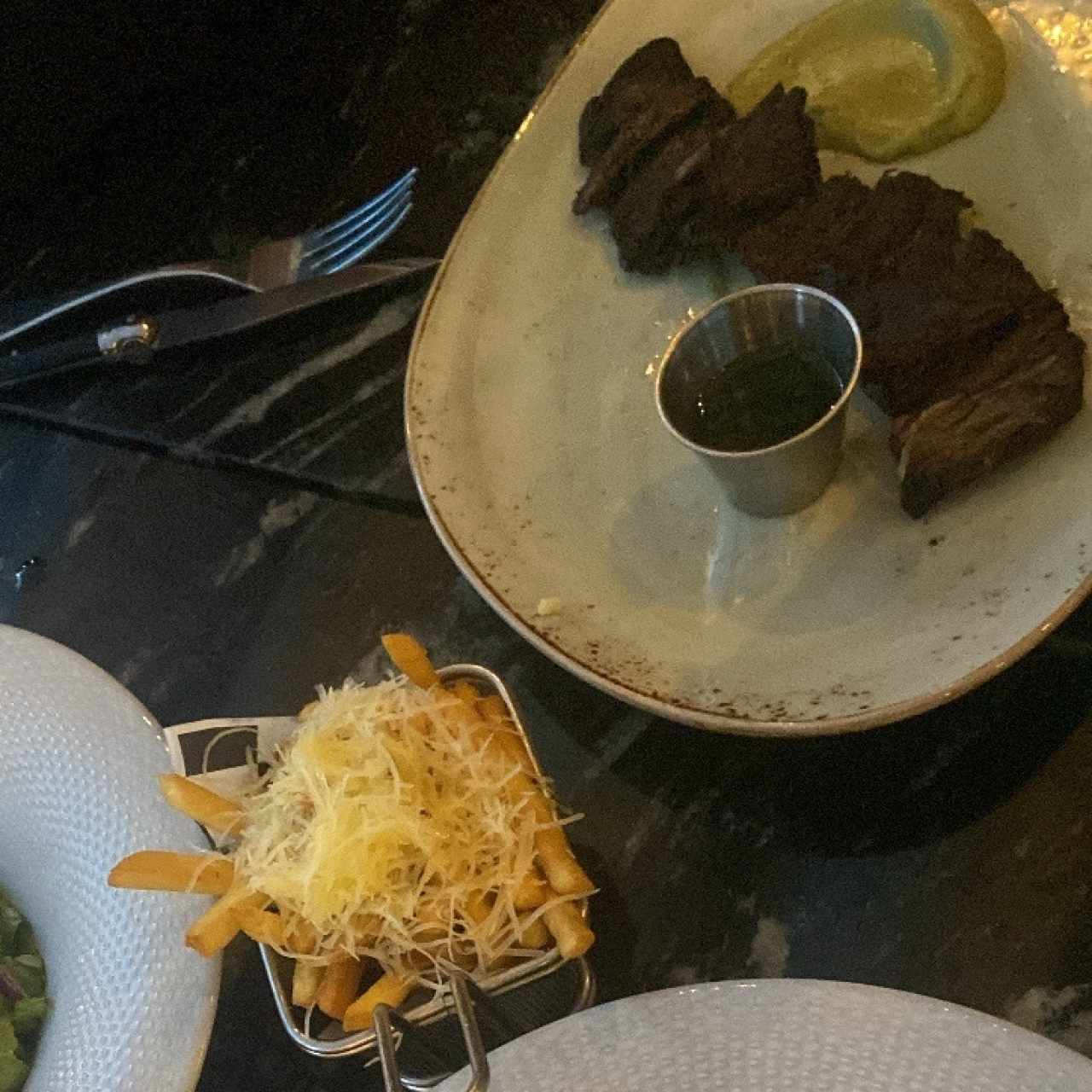 Carnes - Entraña 12 oz y Papitas Trufadas