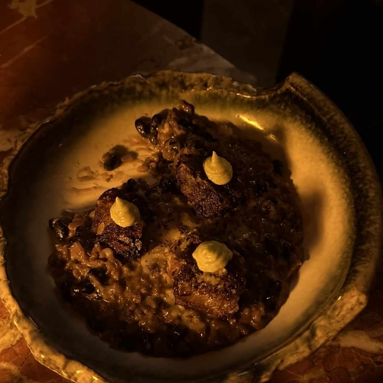RISOTTO DE FRIJOLES NEGROS Y SHORT RIB