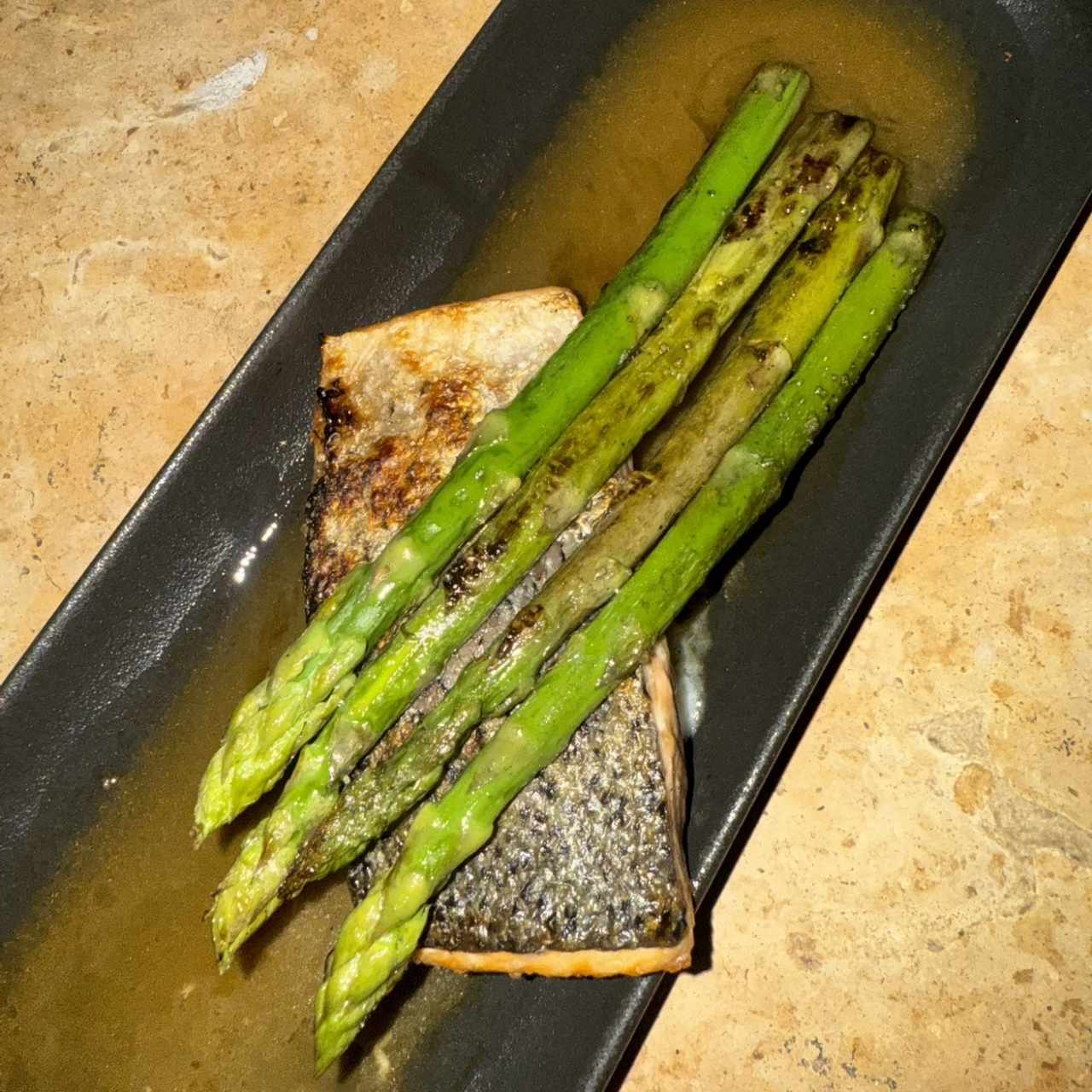 SALMÓN A LA ROBATA
