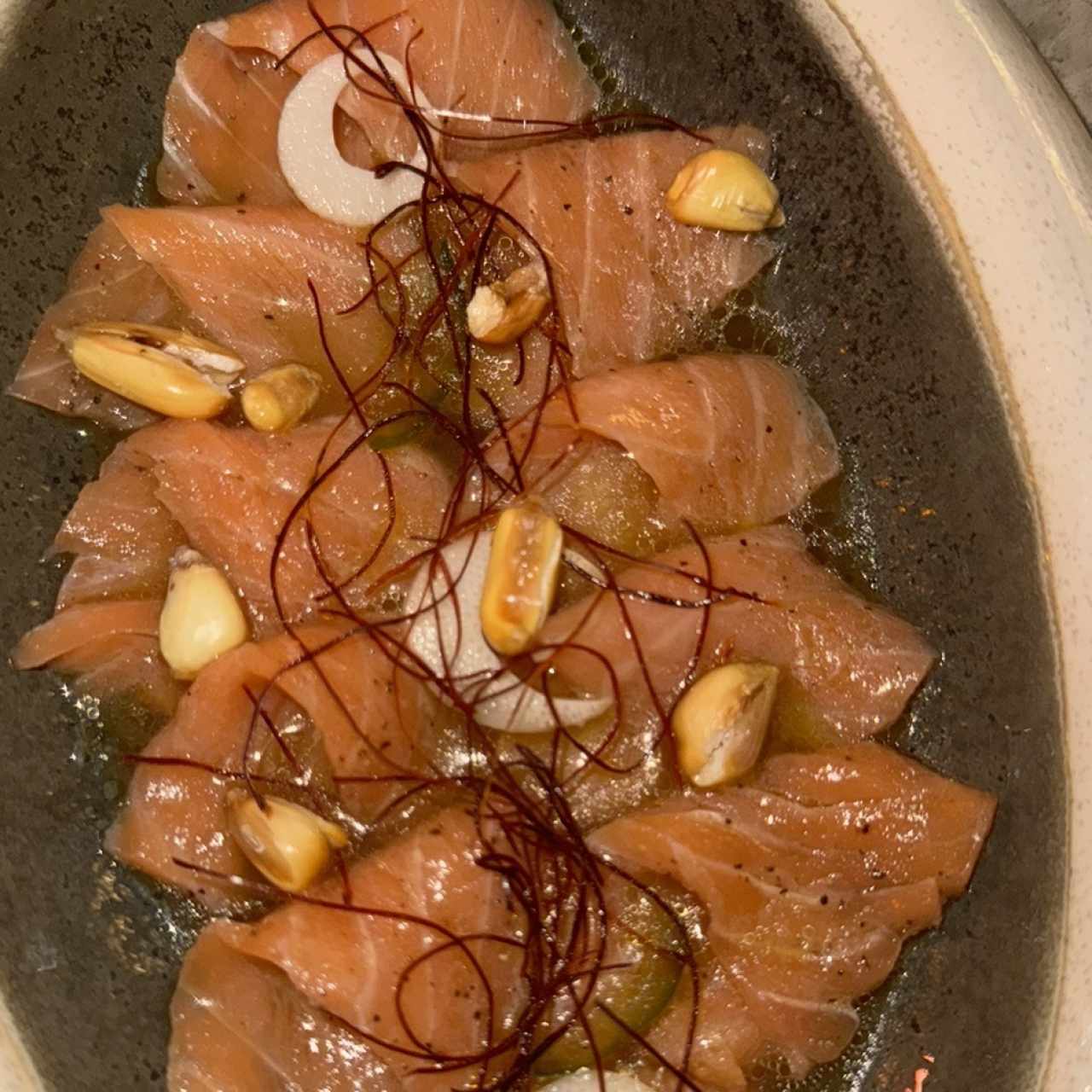 RAW BAR - TIRADITO DE SALMÓN
