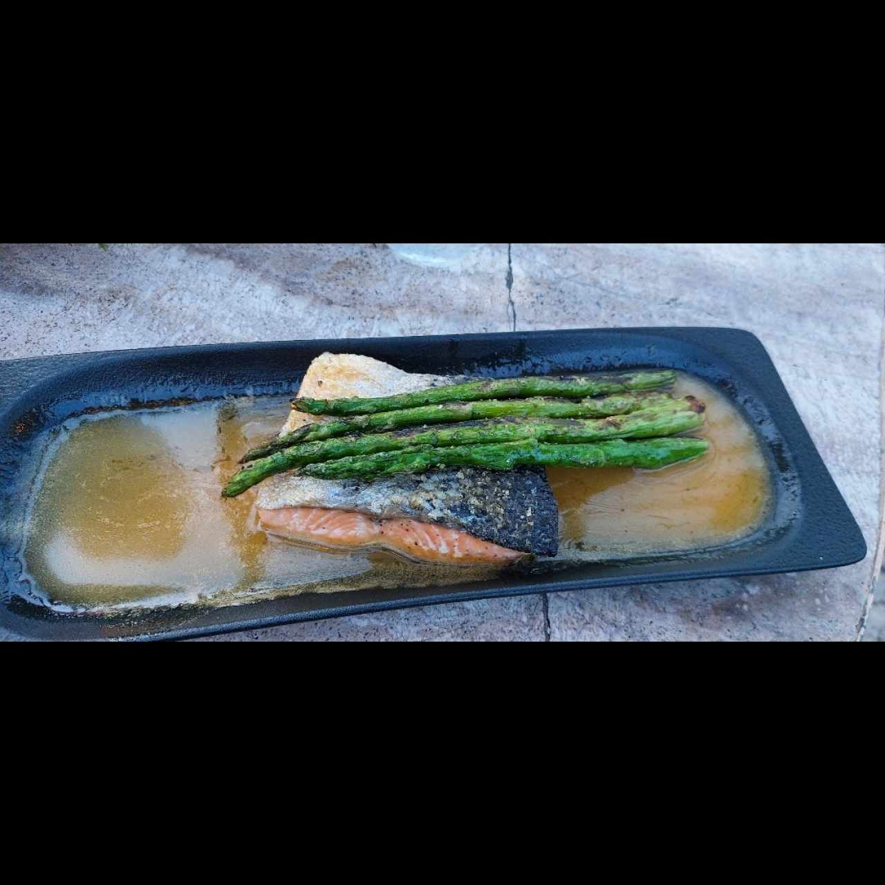 SALMÓN A LA ROBATA