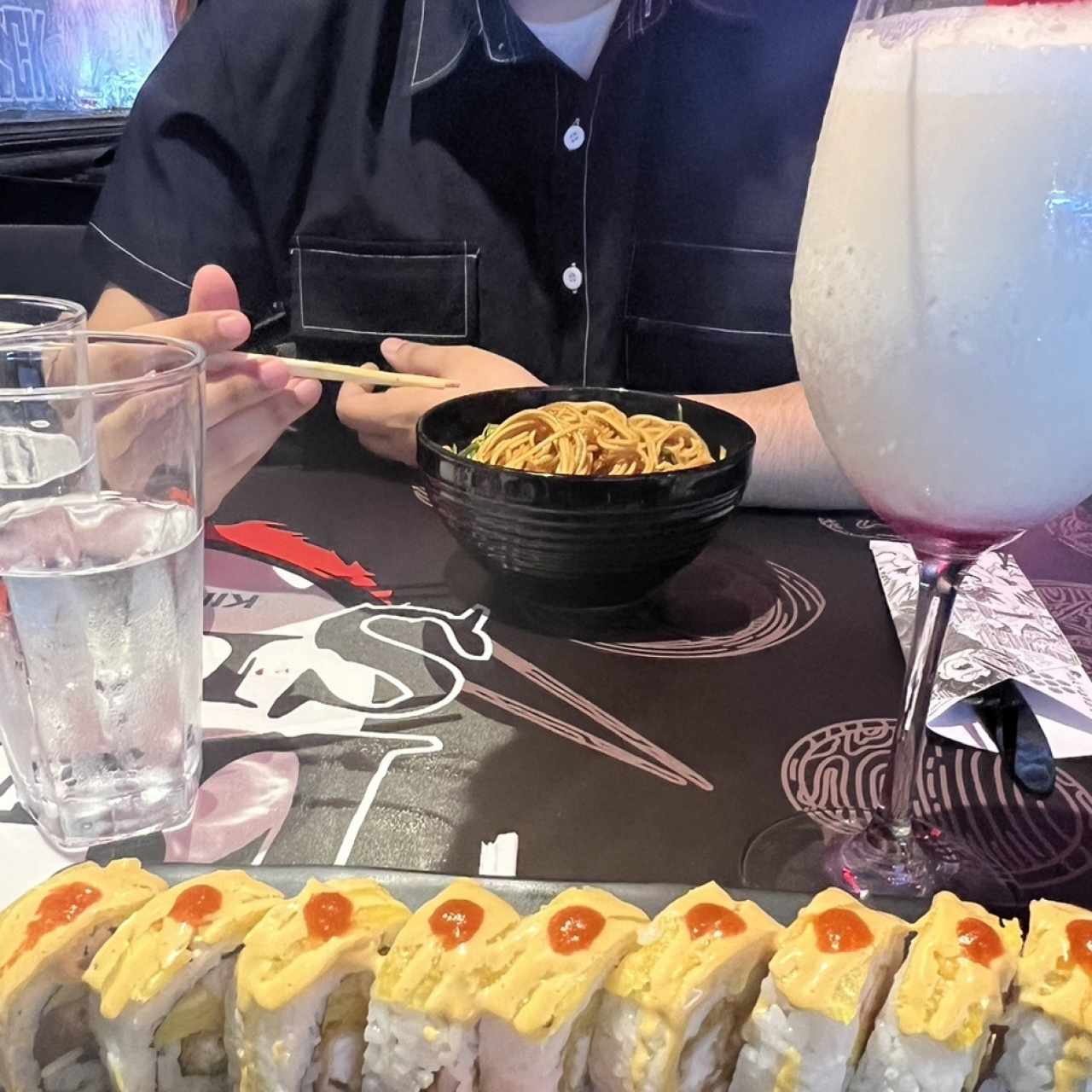 Rengoku sushi , Yakisoba de pollo y 1 Amapola