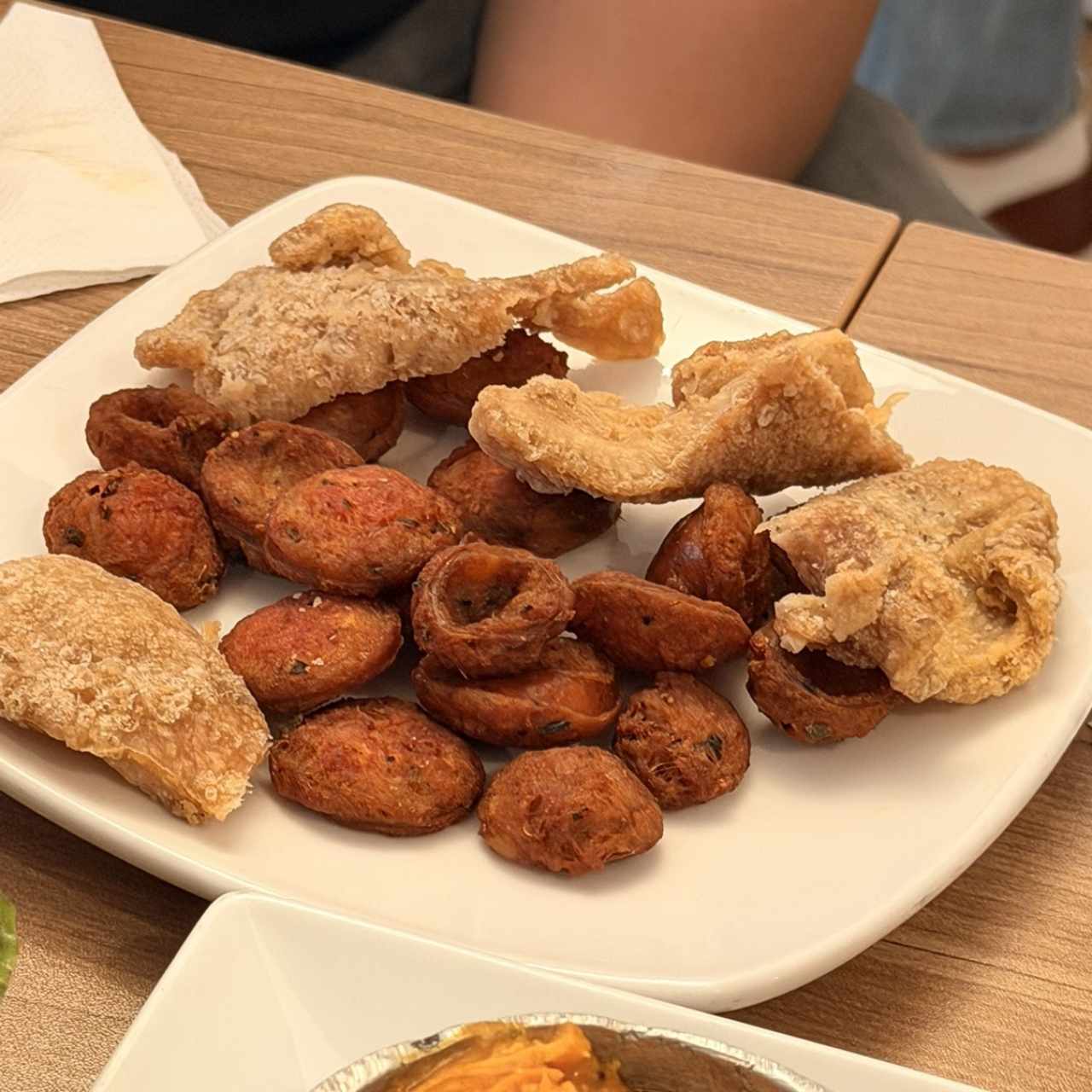 Chicharrones y Chorizo