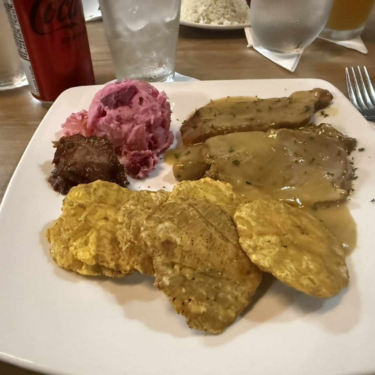 Puerco asado con patacones