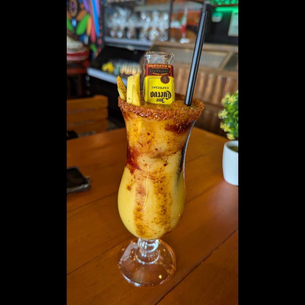 Mangonada con tequila 