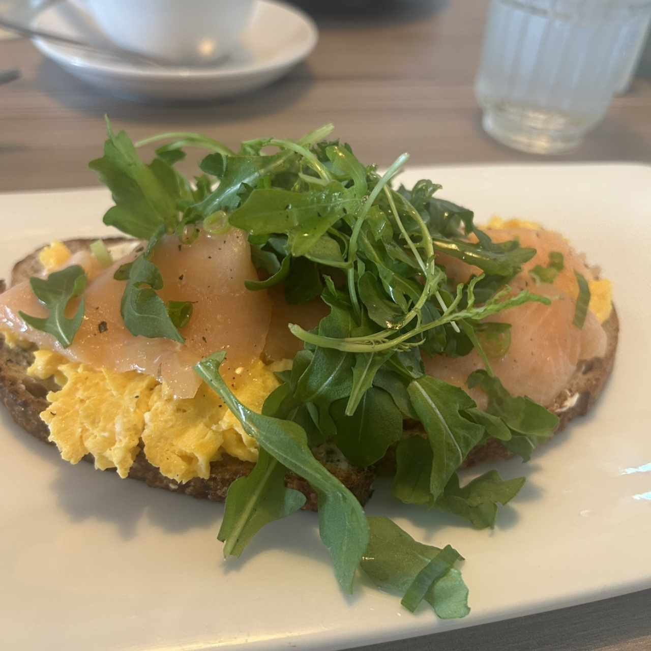 Huevos y Salmón Ahumado