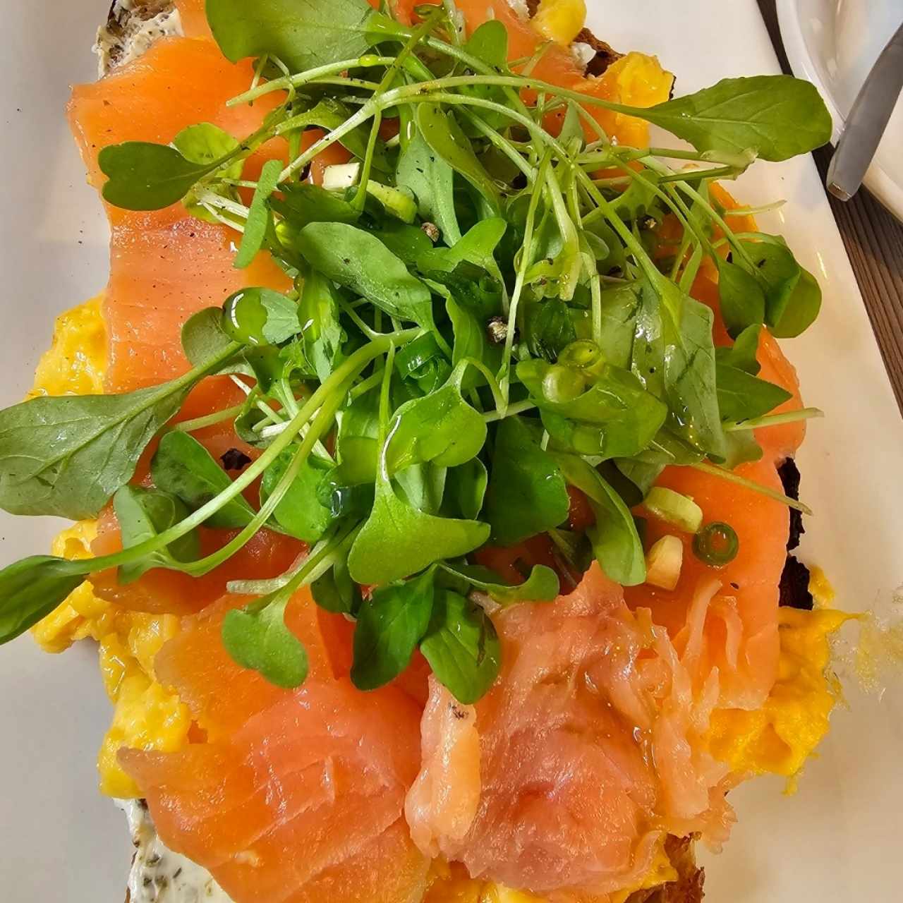Huevos y Salmón Ahumado