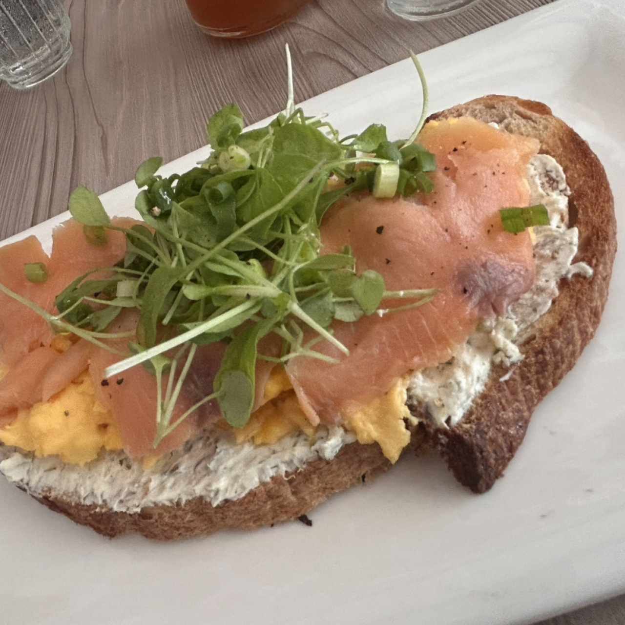 Huevos y Salmón Ahumado