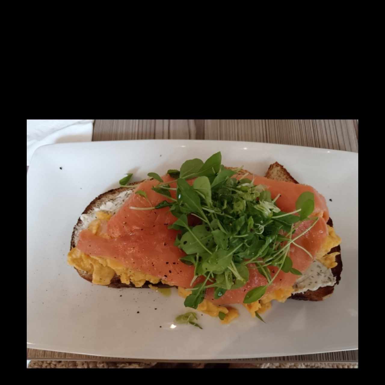 Huevos y Salmón Ahumado