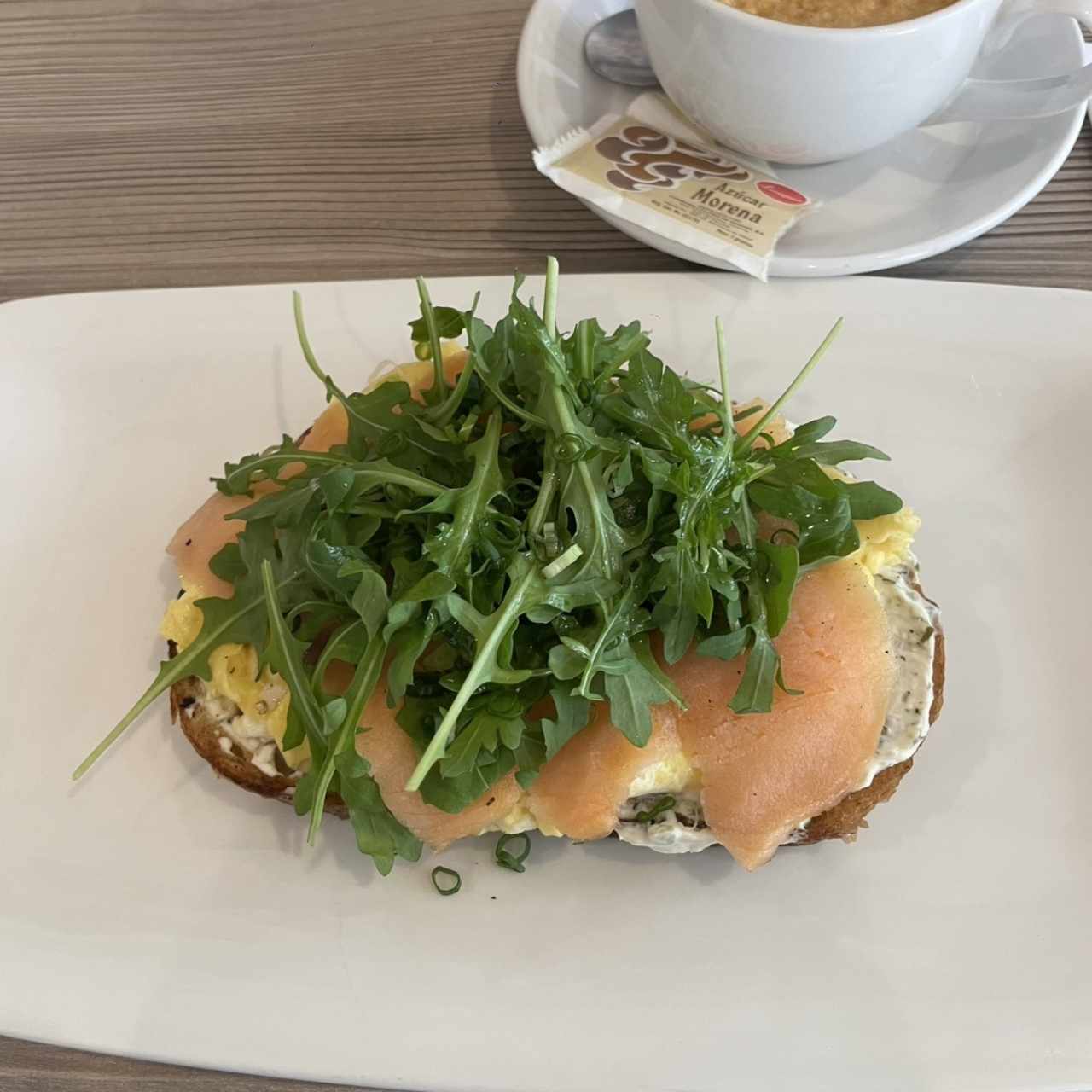 Huevos y Salmón Ahumado