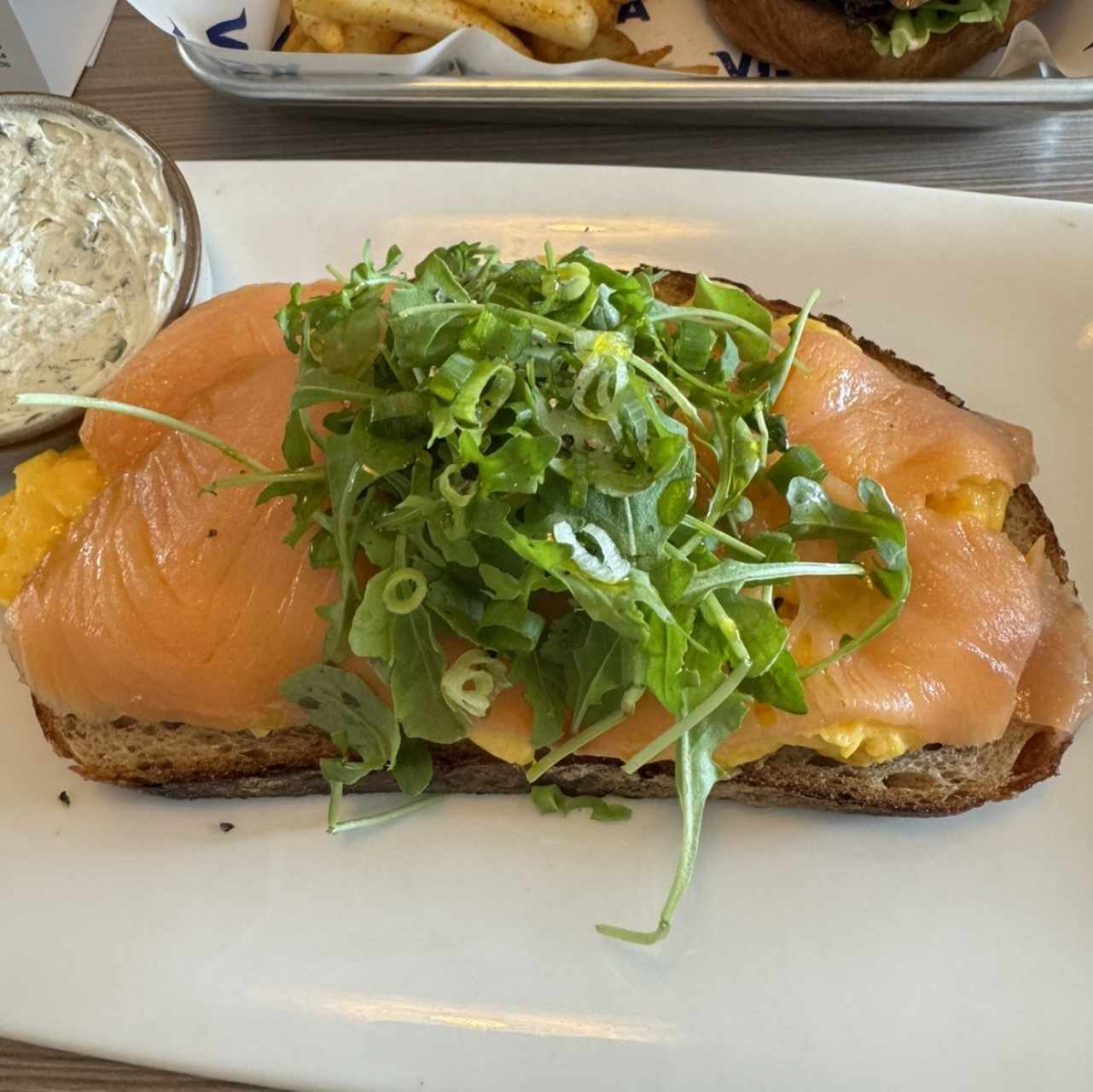 Huevos y Salmón Ahumado