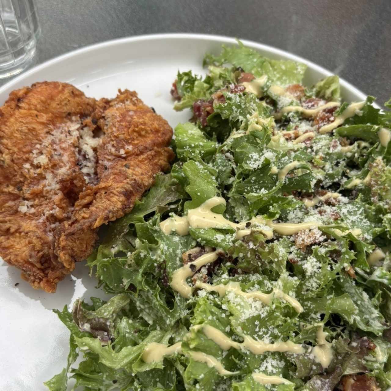 Milanesa de Pollo GF y Ensalada Cesar (GF)