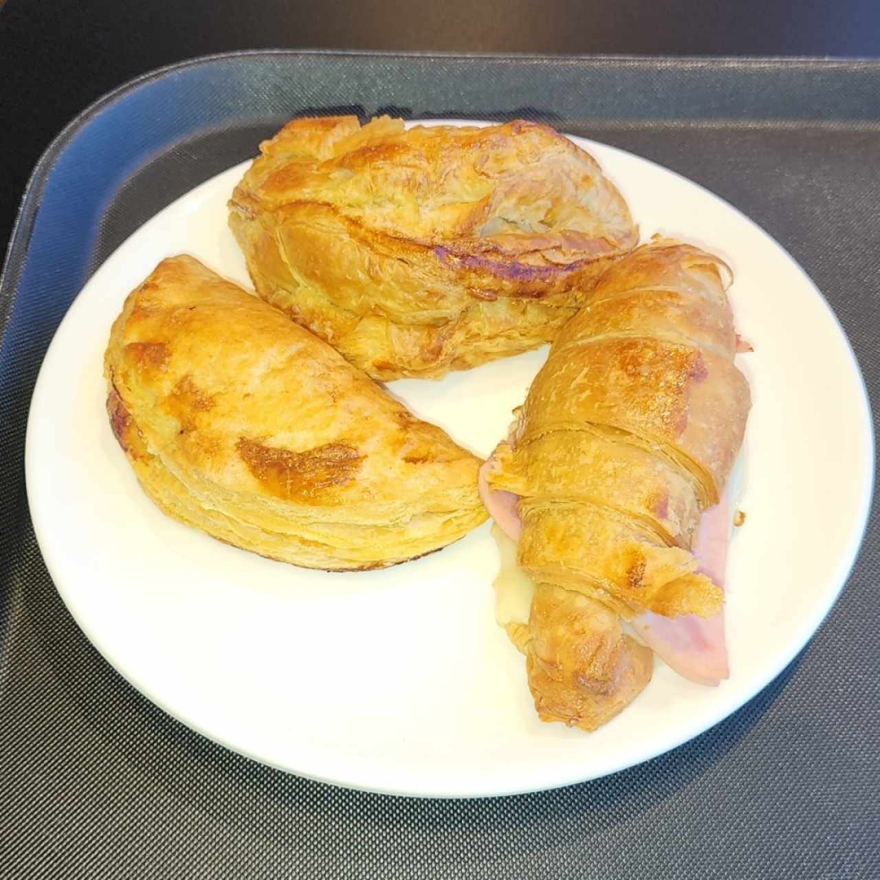 Empanadas y croasant