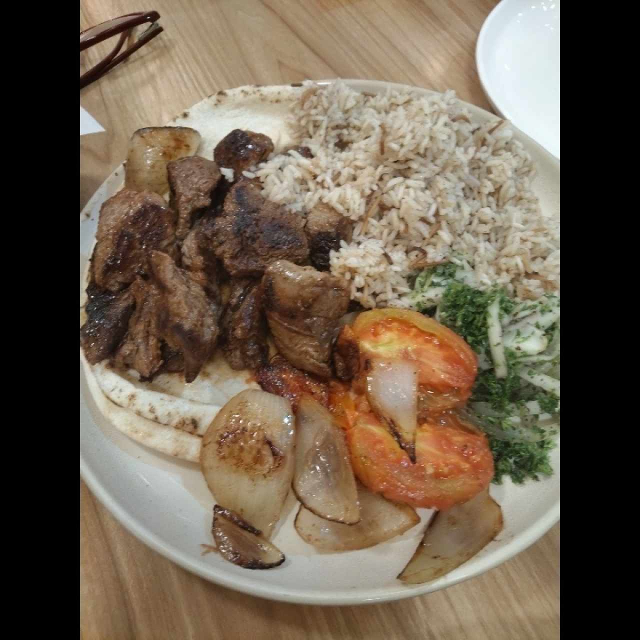 Brochetas de carne y mas