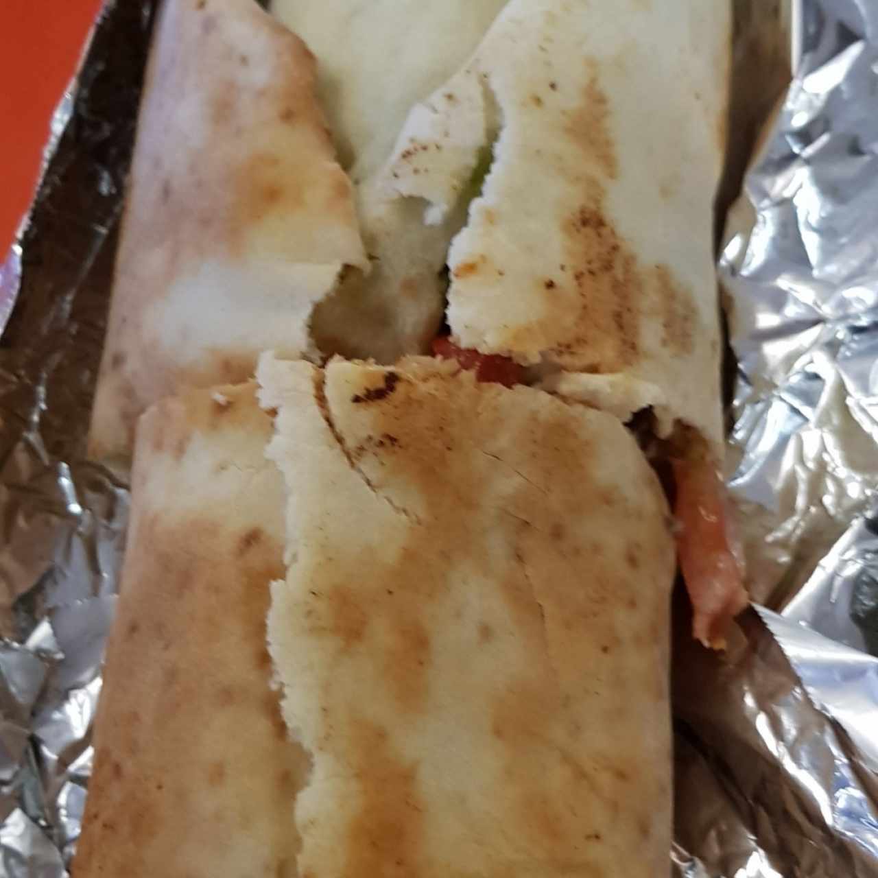 Shawarma de pollo y carne con papas