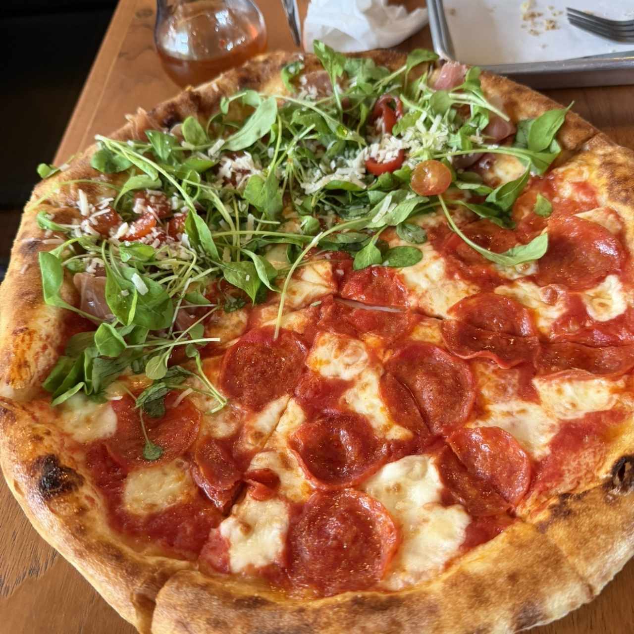 Prosciutto & Arrúgula y peperoni 