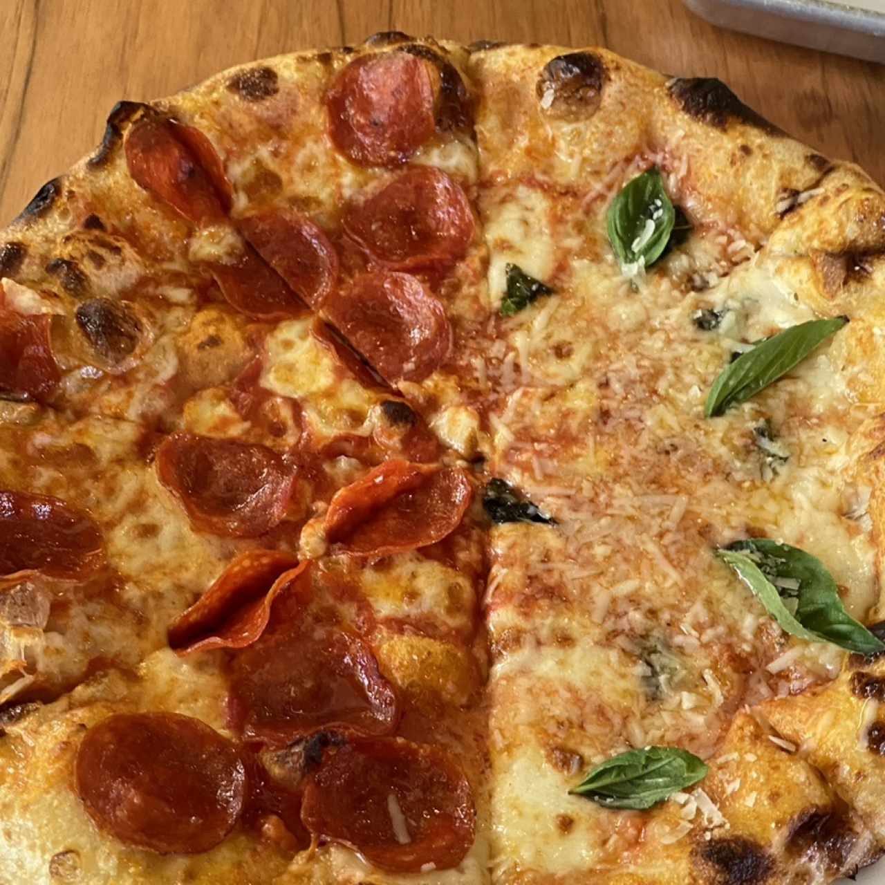 Pizza Margarita/pepperoni 