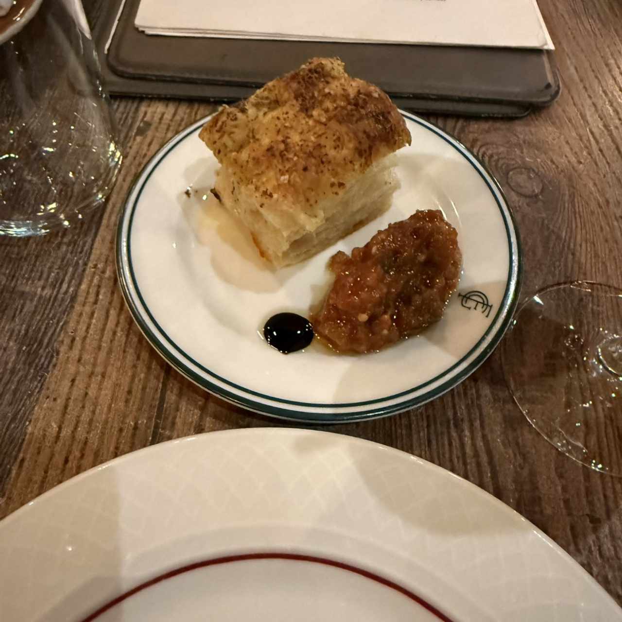 Pan de la casa y berenjena