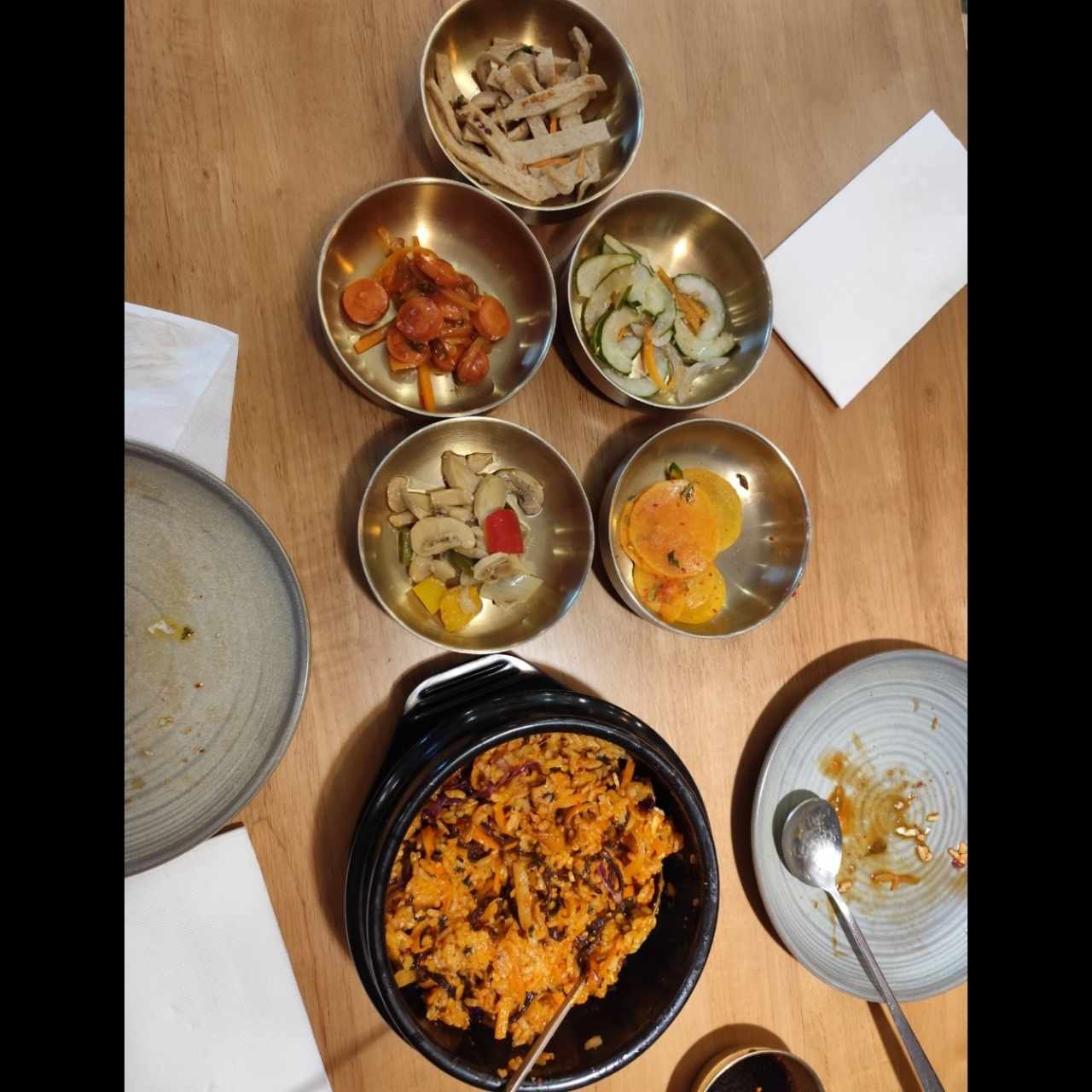 Entradas - Kimbap y banchan 