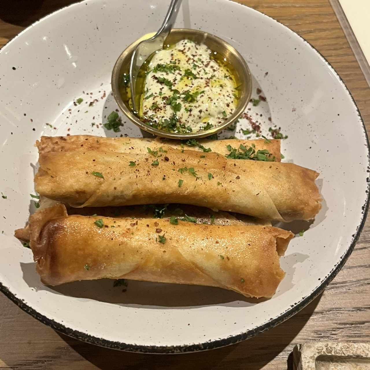 Spring rolls de cordero y res tikka masala