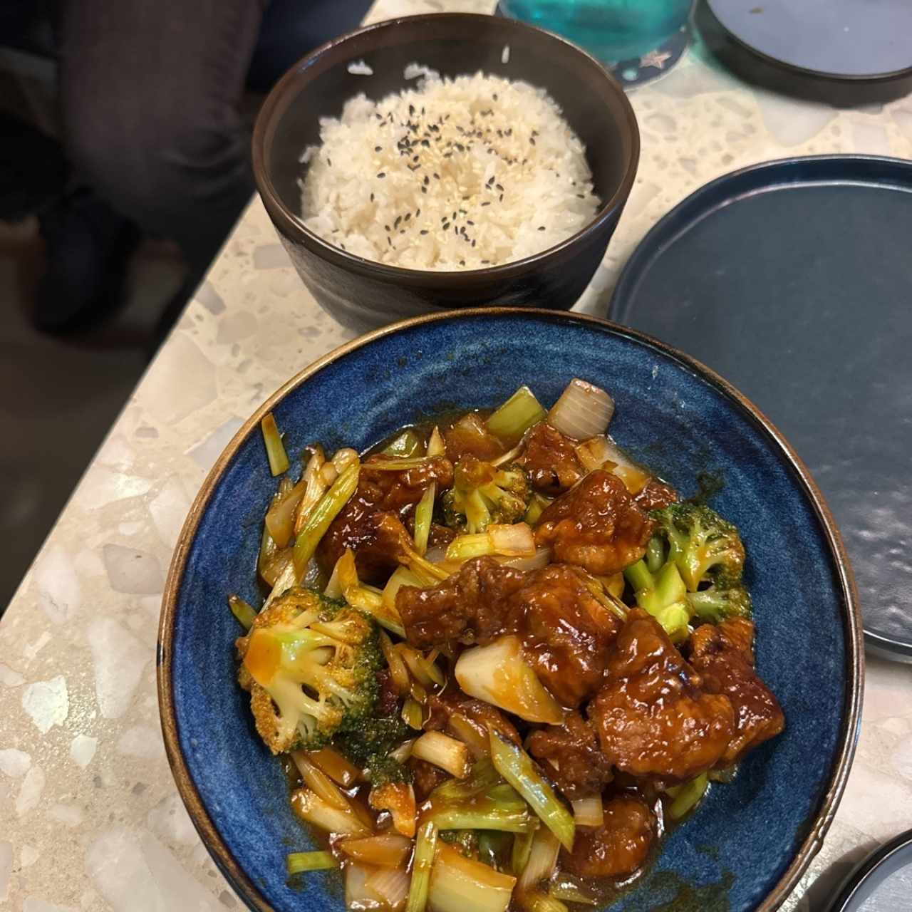 Platos Calientes - Mongolian Beef